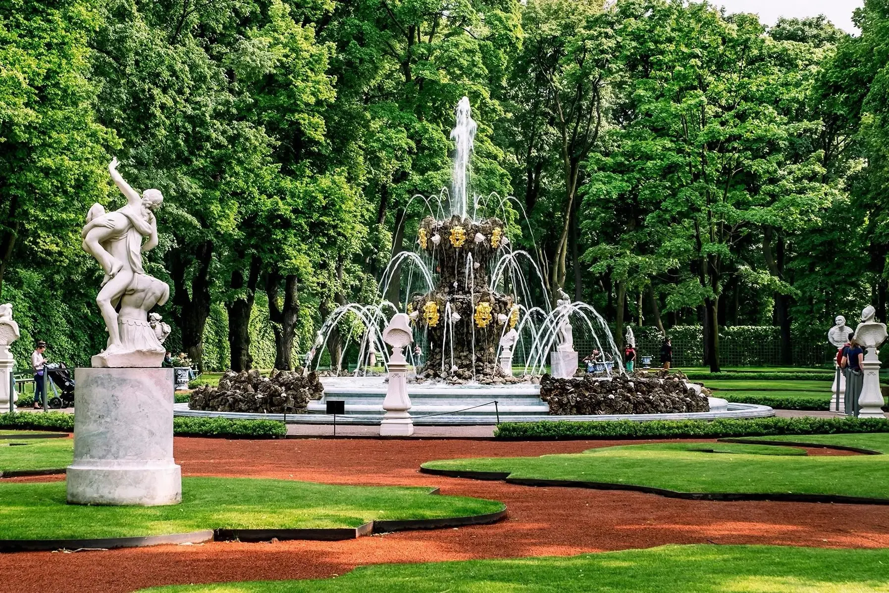 🪂 Погода в Санкт-Петербурге 29 июля 2026 года.
🌥️ Облачная с прояснениями погода.
🌧️ Ночью местам