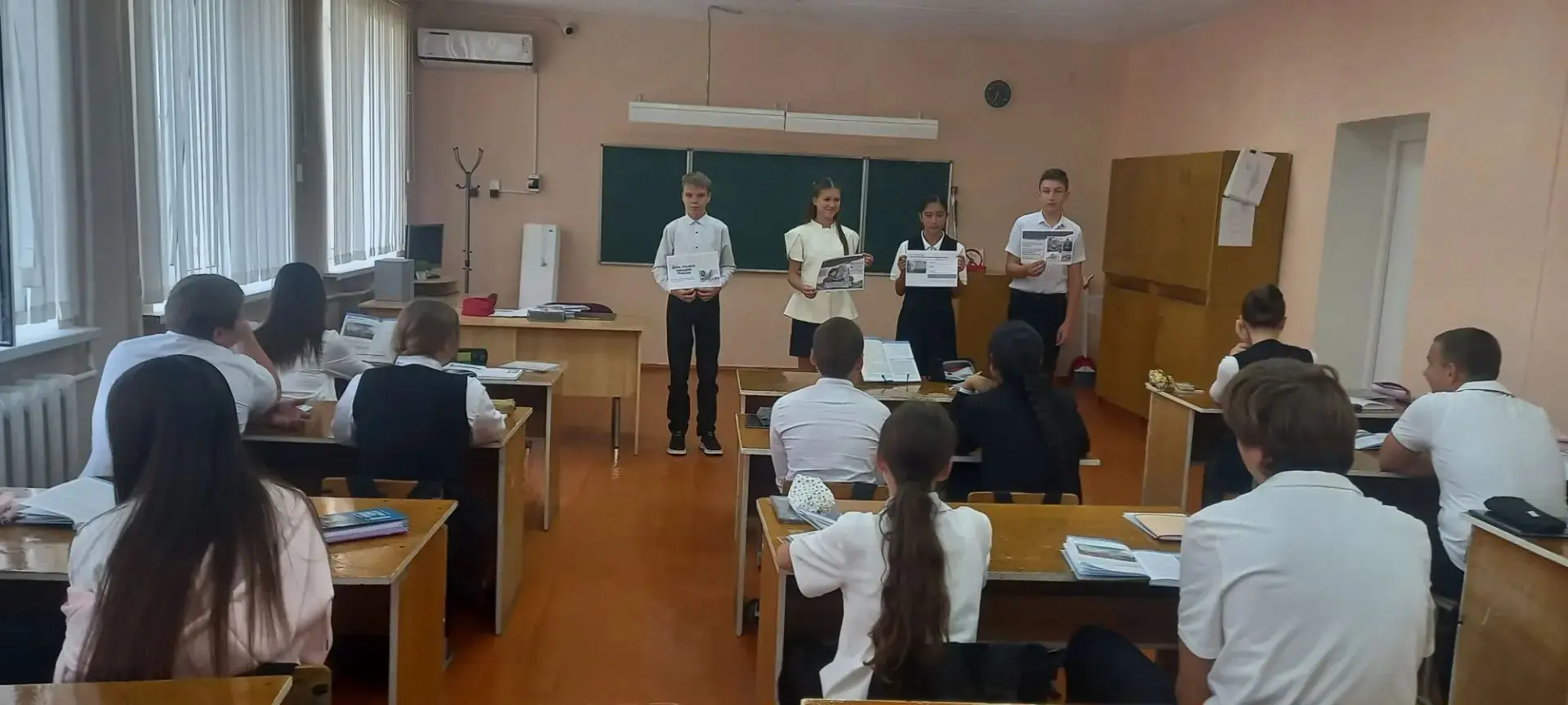 Учащиеся 8 «А» класса приняли участие в праздновании Дня языков народов
