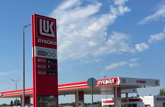 «Лукойл» обеспечивает плановые объёмы топлива на АЗС региона. Подробнее читайте тут
