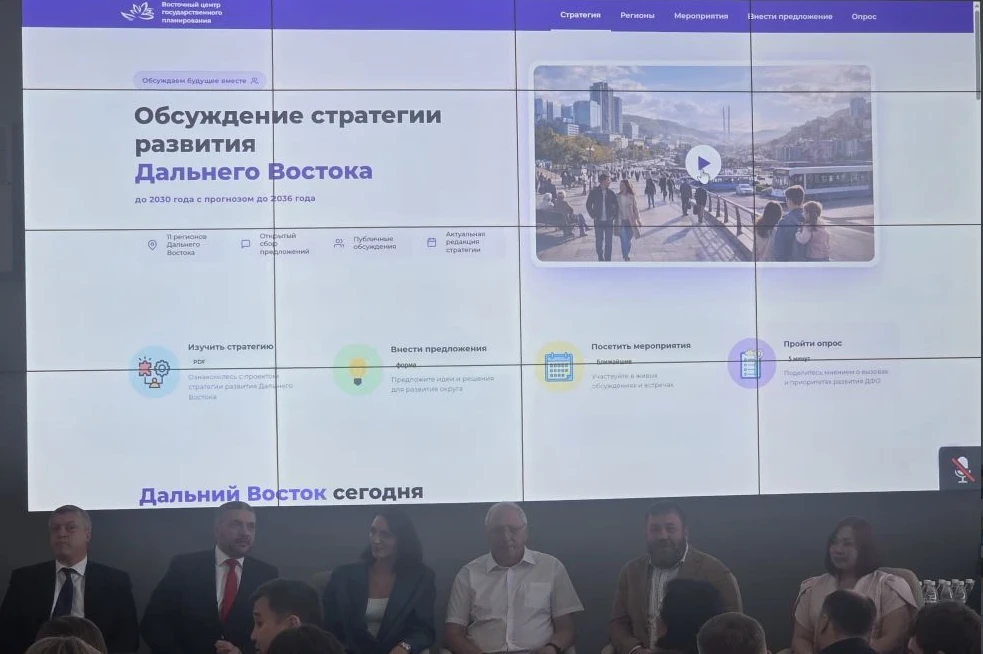 Директор ЧИ БГУ профессор  А.В. Самаруха, заместитель директора Н.В. Раевский и  Л.Ю. Криклевская пр