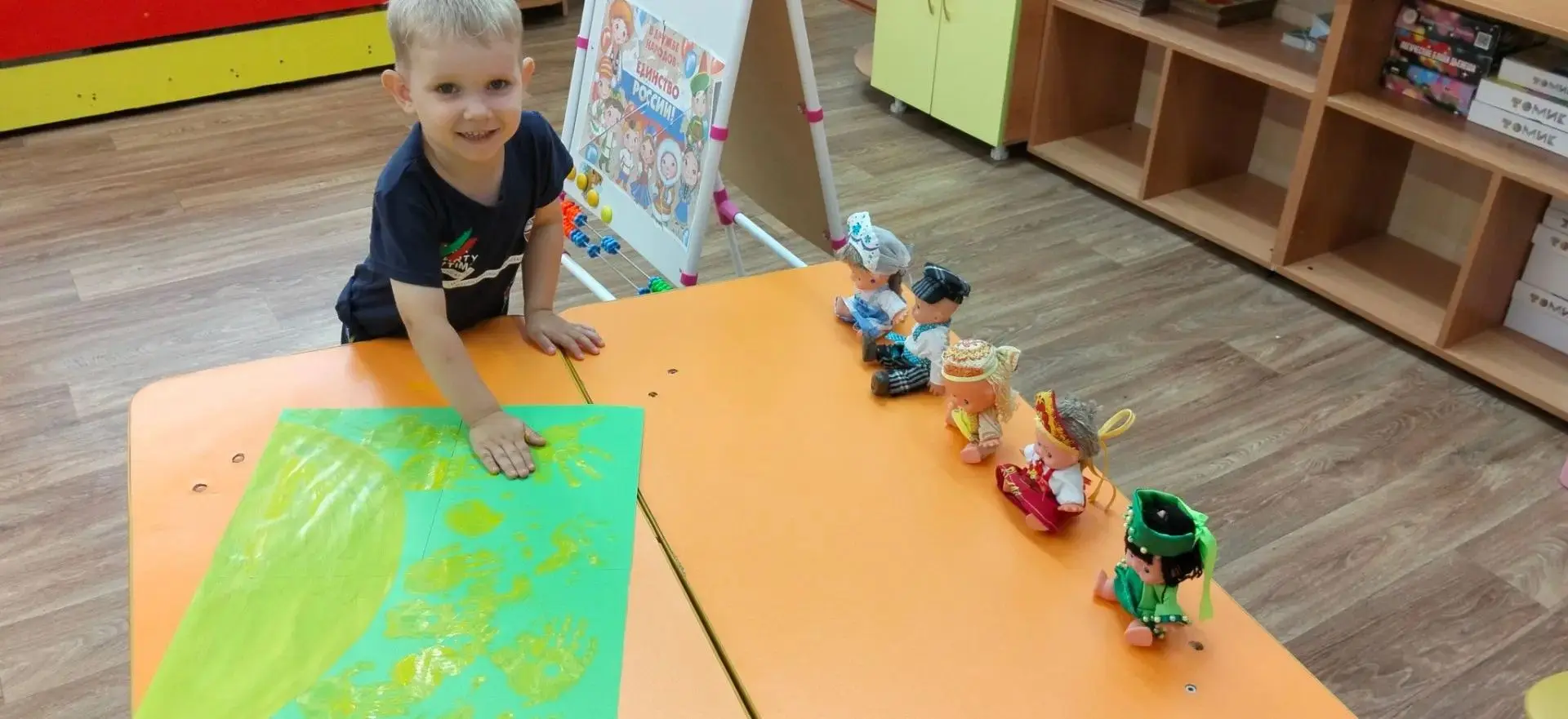 🎉 «Дружба народов»: яркое занятие в нашем детском саду! 🎉В разновозрастной группе (дети 2–4 лет) п