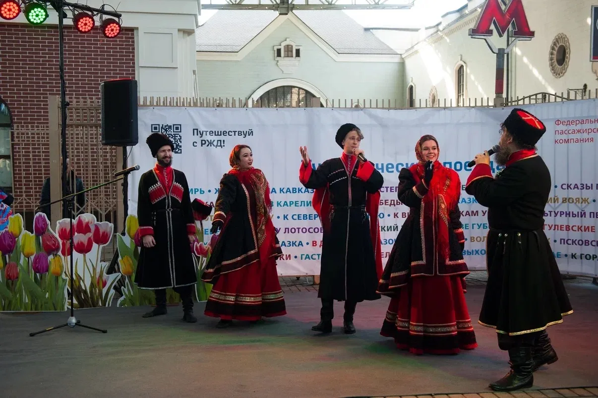 С Днем работника культуры!  🎉 Поздравляем всех, кто посвящает свою жизнь творчеству и вдохновению.  