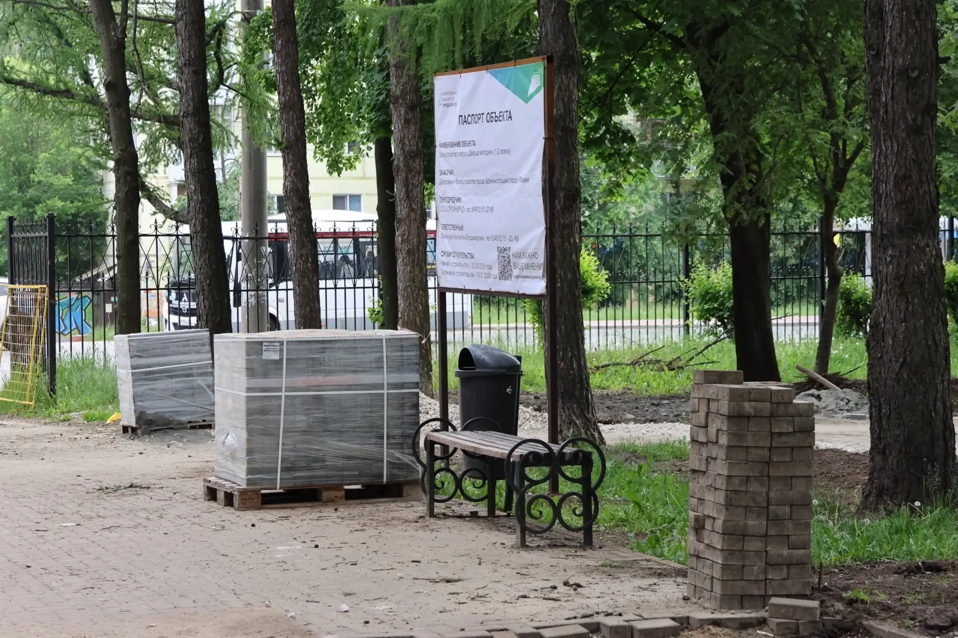 В сквере у Дворца молодежи планируется установить спортивное и детское оборудование, до...