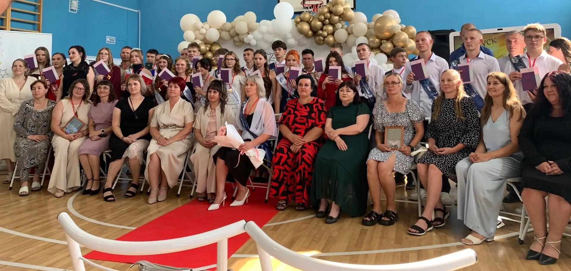 🎉 Торжественный выпускной в 9 классе: шаг в новую жизнь! 🎉

✨Вчера в нашей школе прошёл долгожданн
