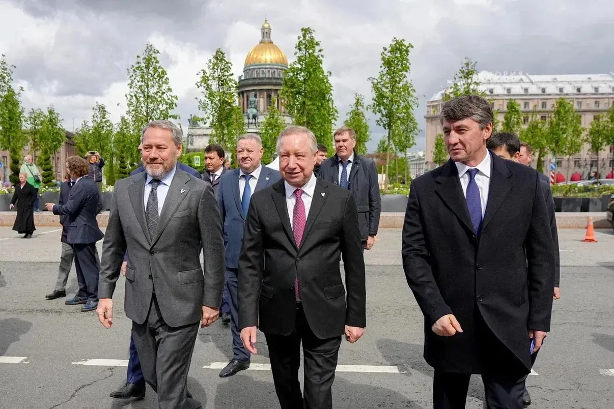 В самом центре Санкт-Петербурга зацвел еще один сад. Появился он между Мариинским дворц...