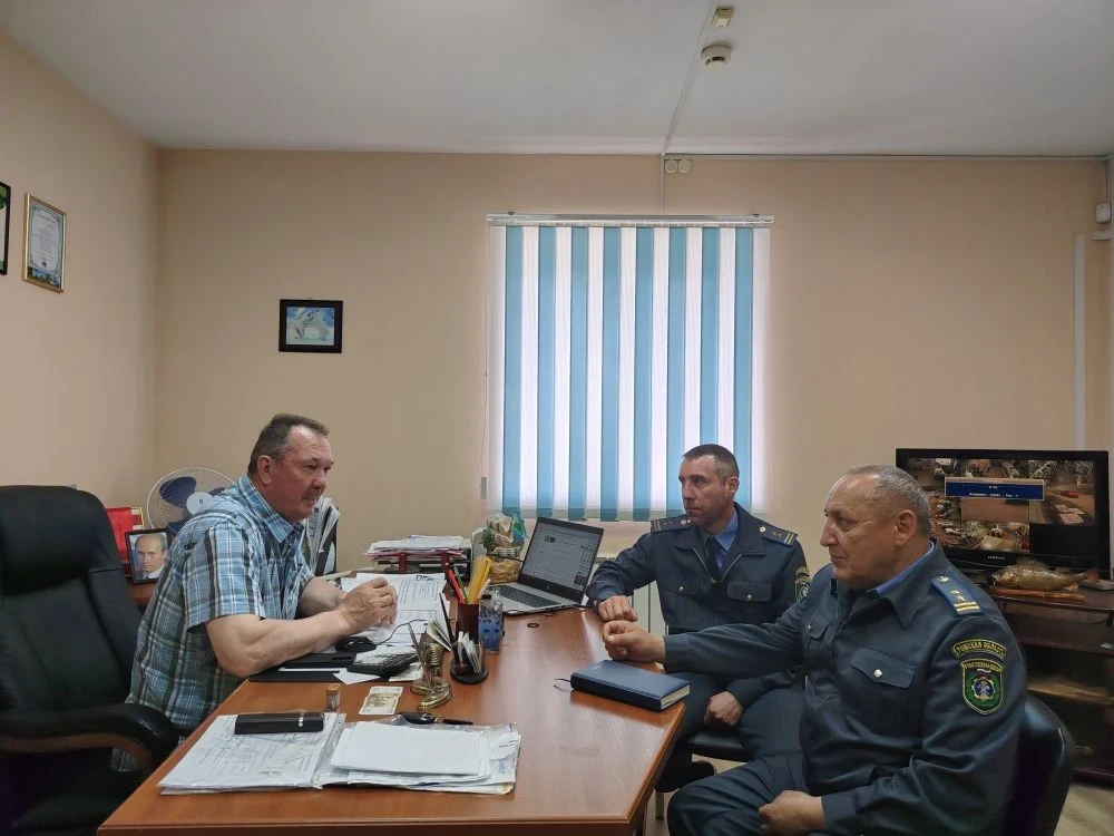 Главный специалист по г. Стрежевой Андрей Александрович Николаев и главный специалист п...