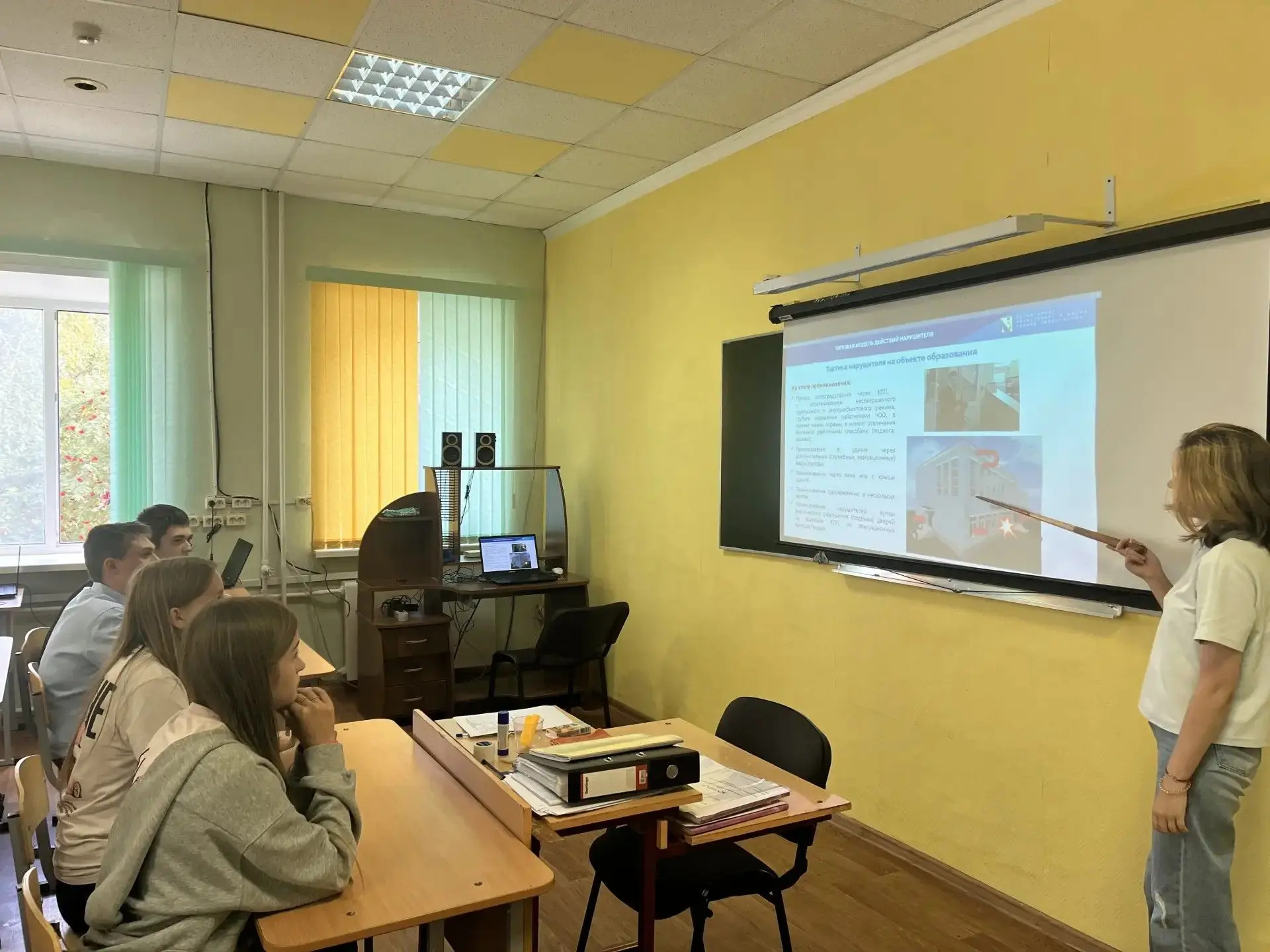 4 сентября в Болховском педагогическом колледже прошли тематические часы общения «Безоп...