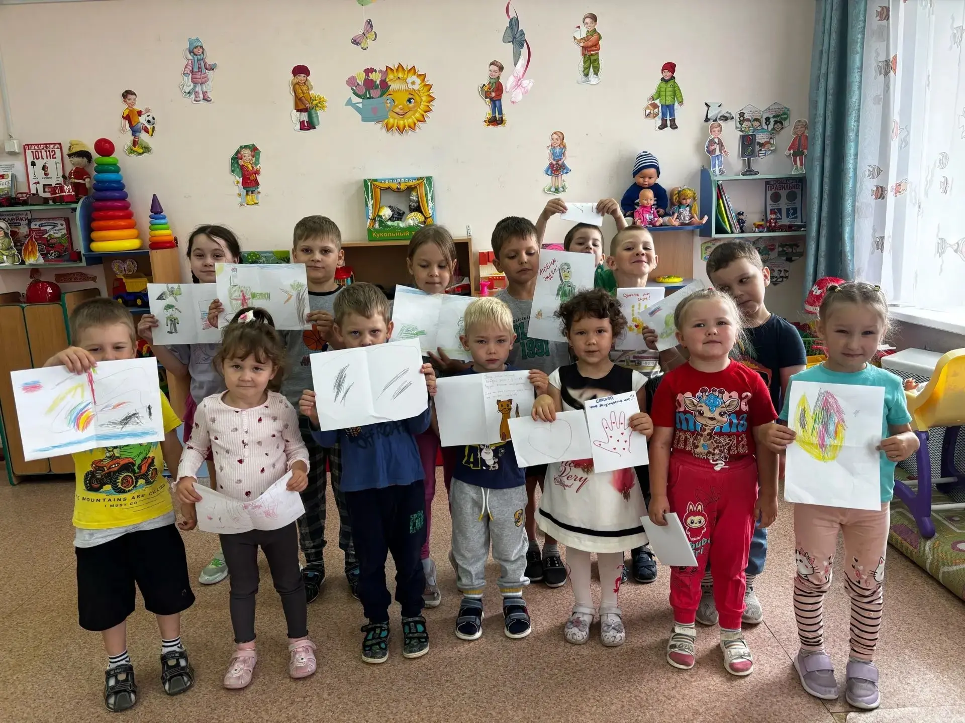 🌟 В ЦРР - детский сад  № 15 была организована акция «Рисунок солдату». Дошкольникам было предложено