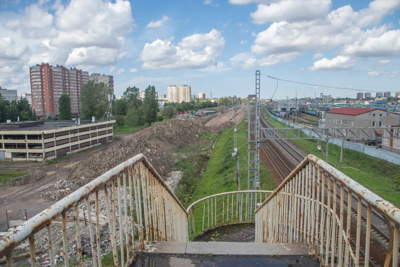 Строительство ВСМ напротив Плодового Сада, вид с Невского путепровода.