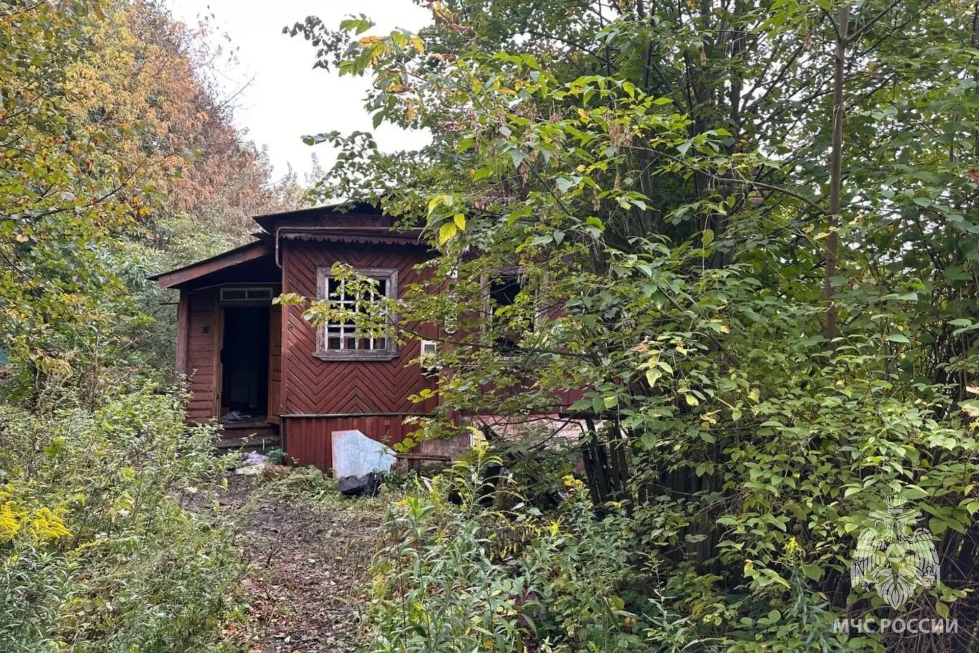 Подъезд, пол в гараже и нежилой дом горели в Ивановской области