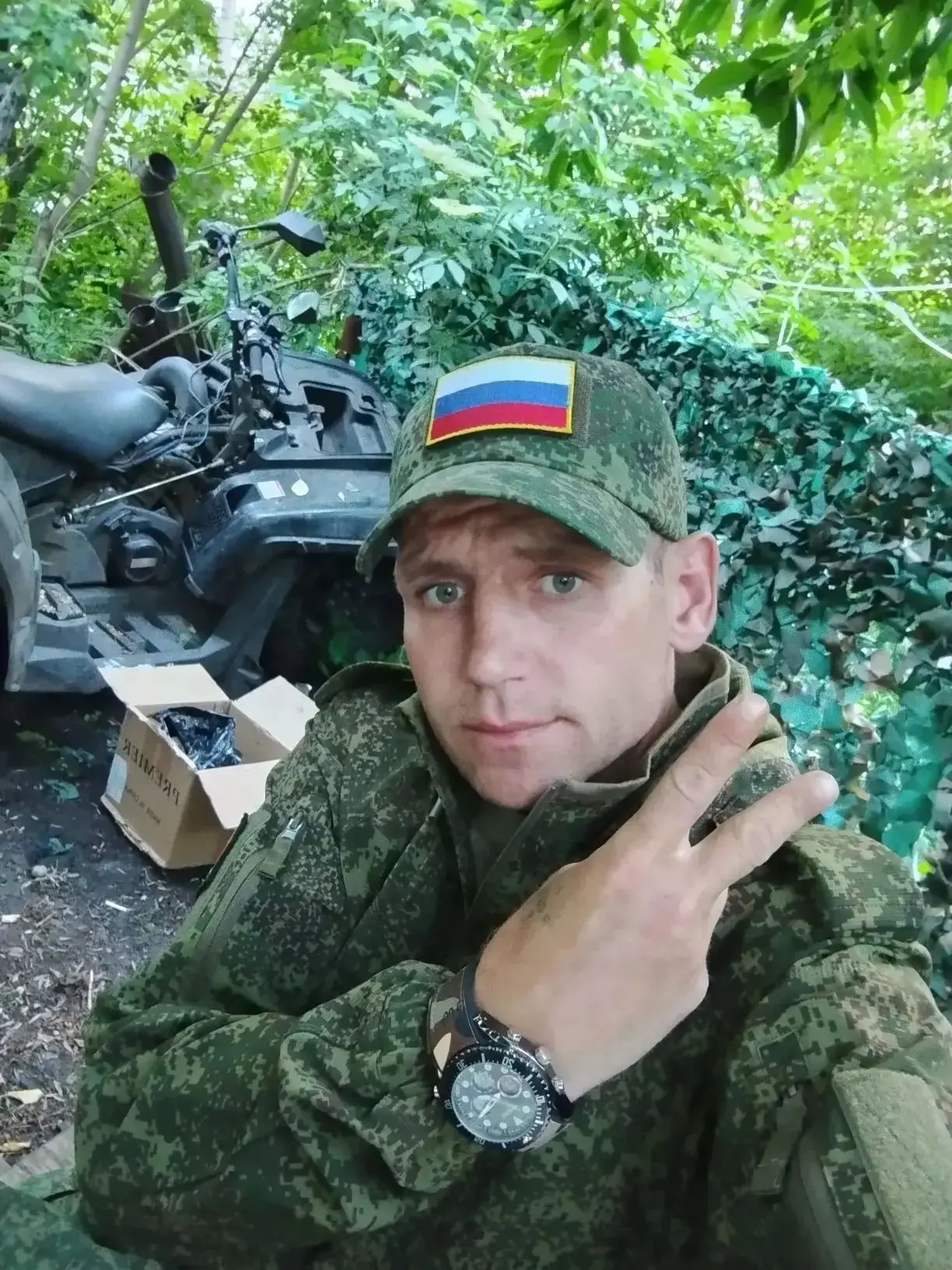 Вот мой братишка пожалуйста найдись живым здоровым мы все тебя очень сильно любим и ждё...