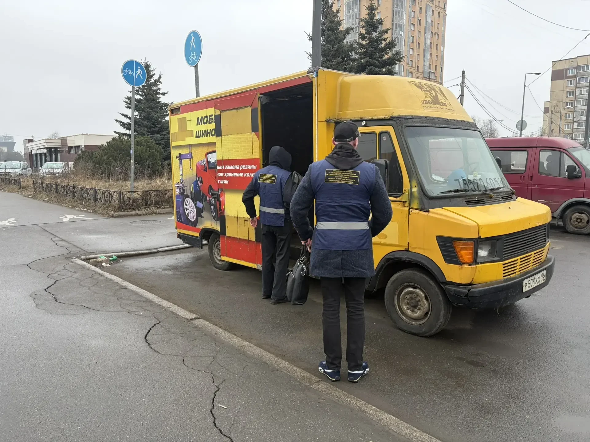 Незаконная торговля пресечена в Приморском и Фрунзенском районах  Сотрудниками Комитета проведены пл