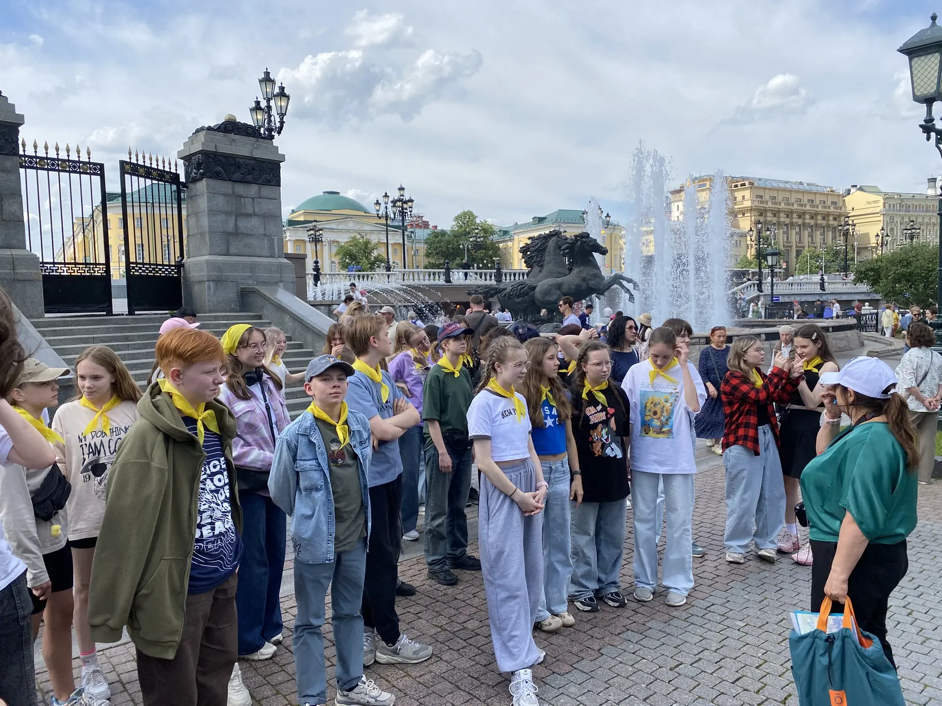 Дорогами Победы в Москву!

"Здорово начинать лето с путешествия!" - решили ученики 6-8 классов и вме