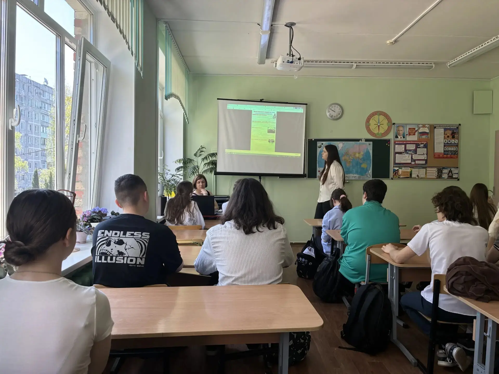 Продолжаем цикл занятий по основам безопасности. На этой неделе с учащимися 8 «Б» класса разобрали о