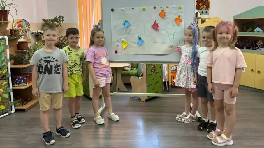 Разноцветные рыбки в аквариуме.

Дети старшей группы № 11 «Непоседы» погрузились в подводный мир – м