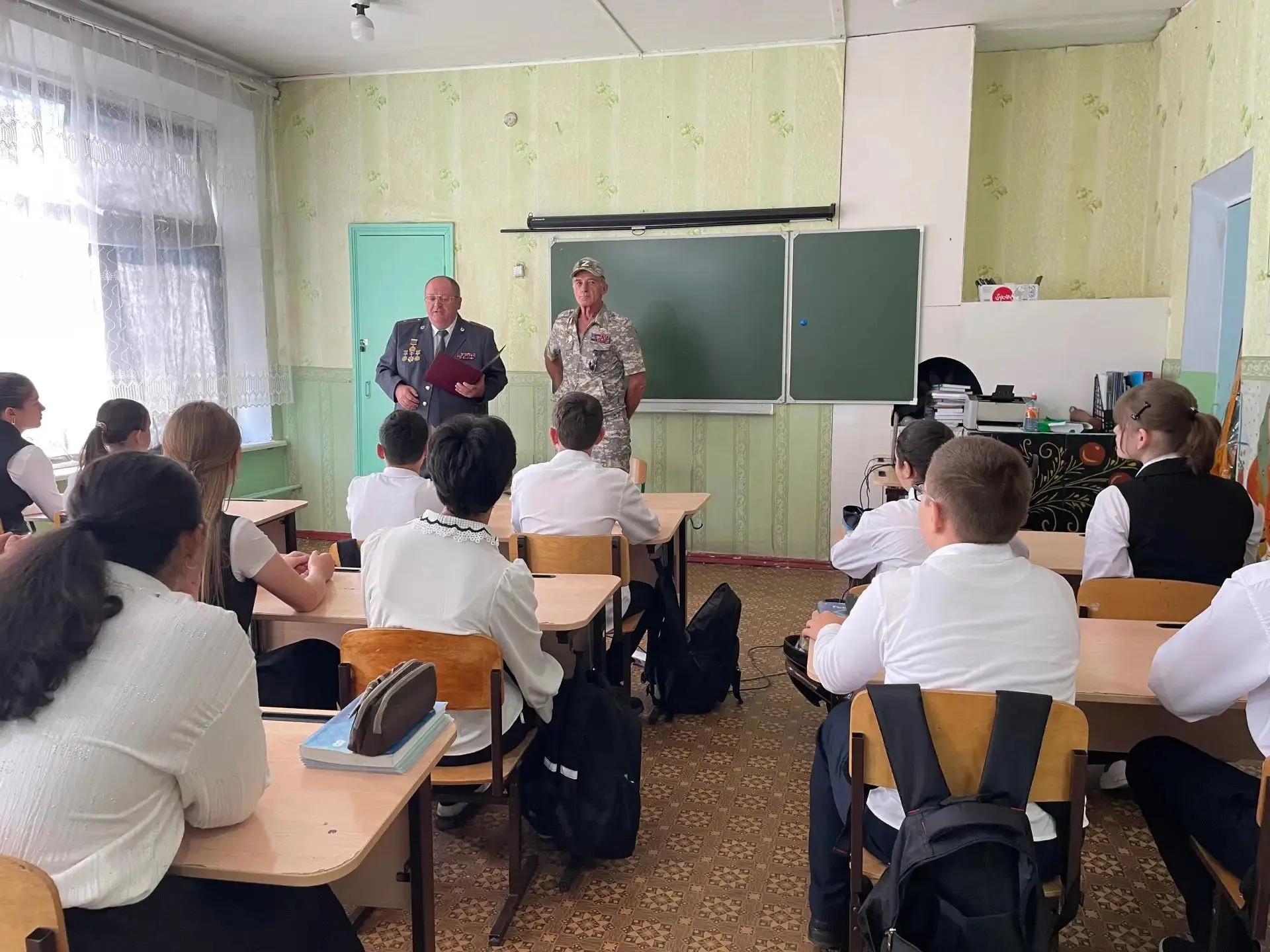 В 8-м классе прошёл урок памяти, посвящённый Дню солидарности в борьбе с терроризмом.
