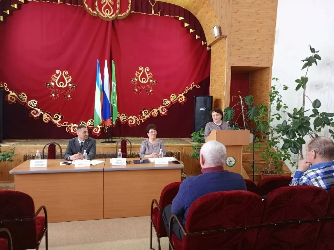 В Советах сельских поселений Янаульского района продолжаются отчетные заседания.