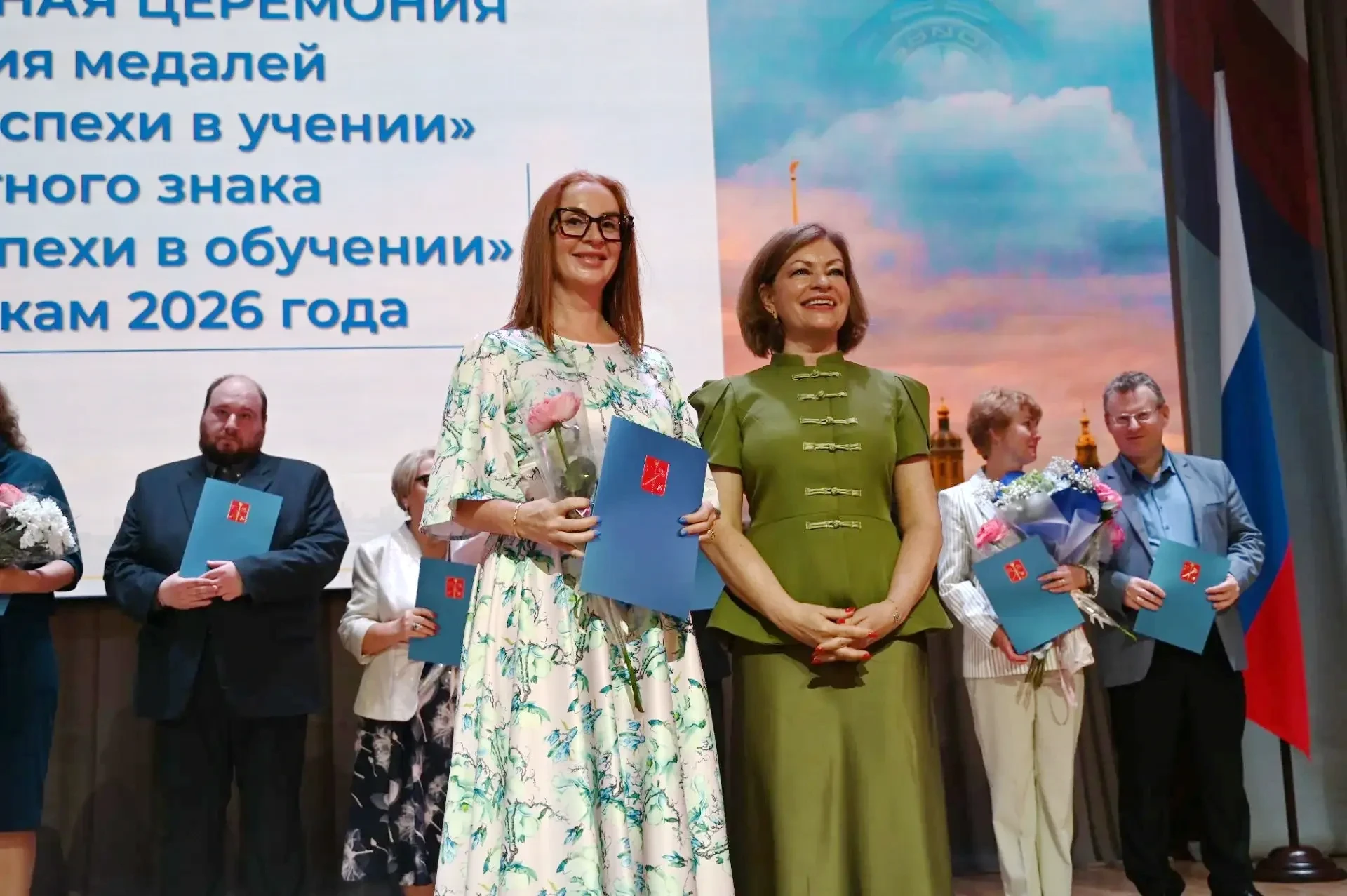 🎉 Поздравляем наших медалисток! 🎉29 июня в киноконцертном зале администрации Петроградского района