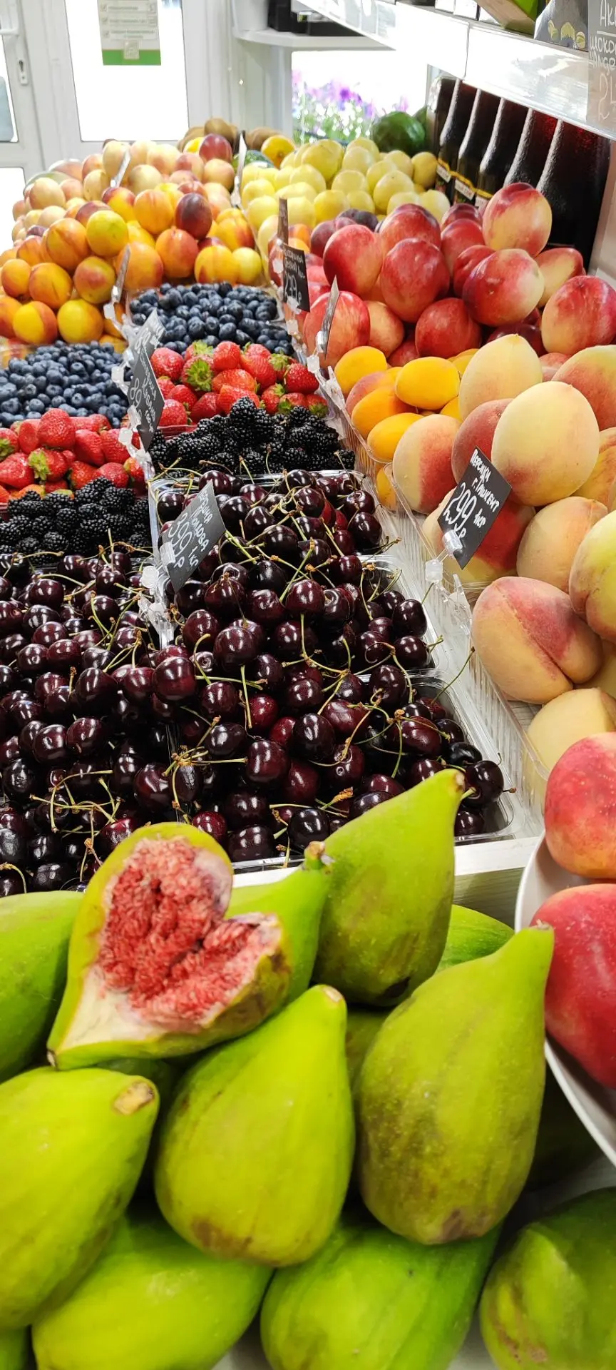 🍎Утренняя поставка принята, весь свежий ассортимент в наличии. Ждём Вас 🫶
