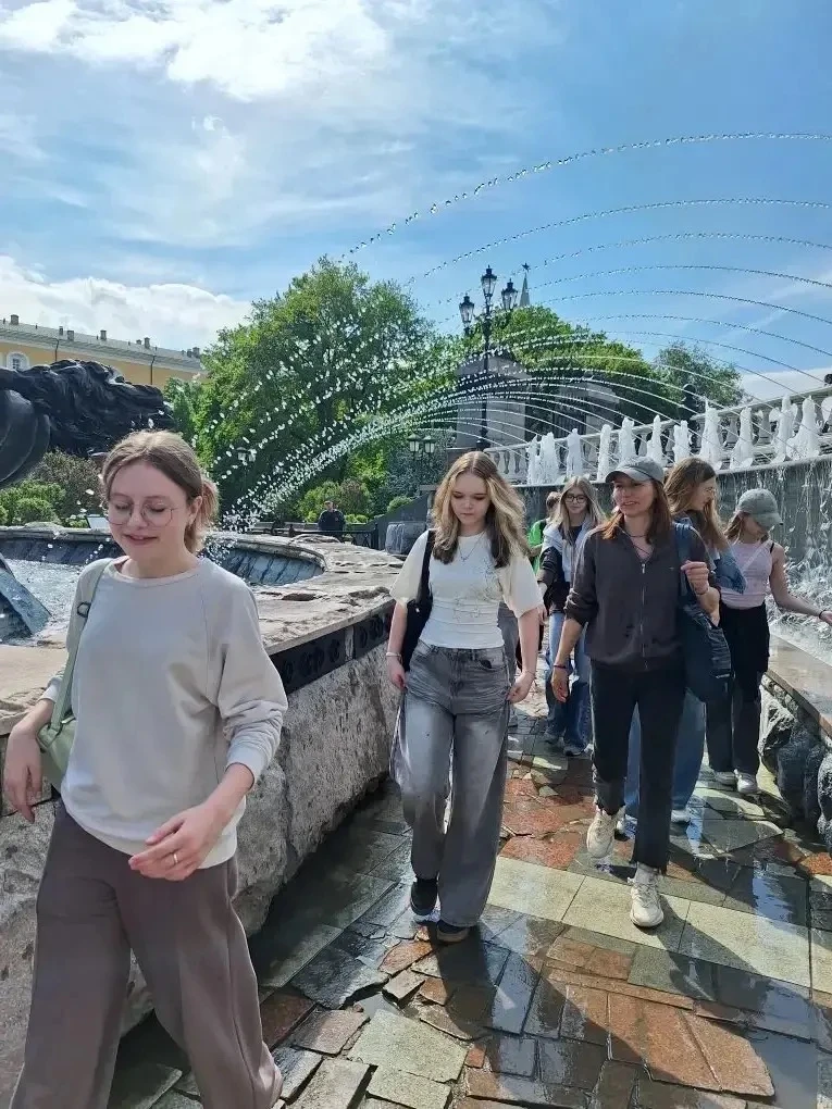 #экскурсионныйэкспресс  🏛️ Москва, Кремль, История, которая оживает 🇷🇺  Ученики 7 Г класса отправили