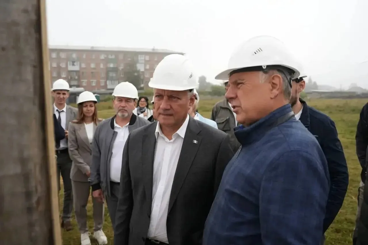В поселке Мегет продолжается строительство магистральных водоводов — от насосной станци...