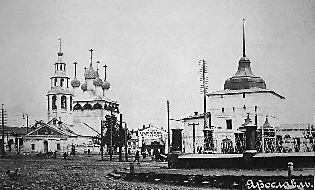 Ярославль, церковь Рождества Богородицы и Богородицкая башня Архиерейского дома (бывшег...