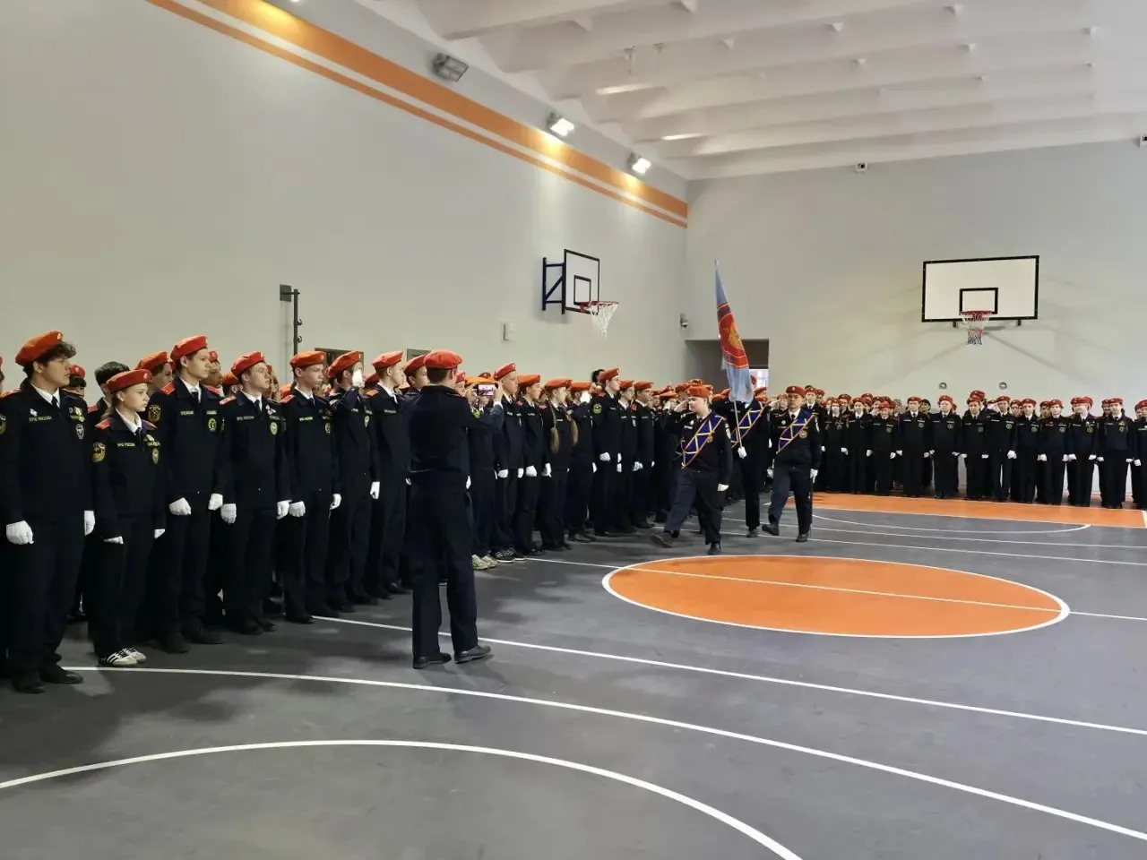 🎓 ИТОГОВАЯ ЛИНЕЙКА: учебный год завершён, впереди — яркие каникулы!