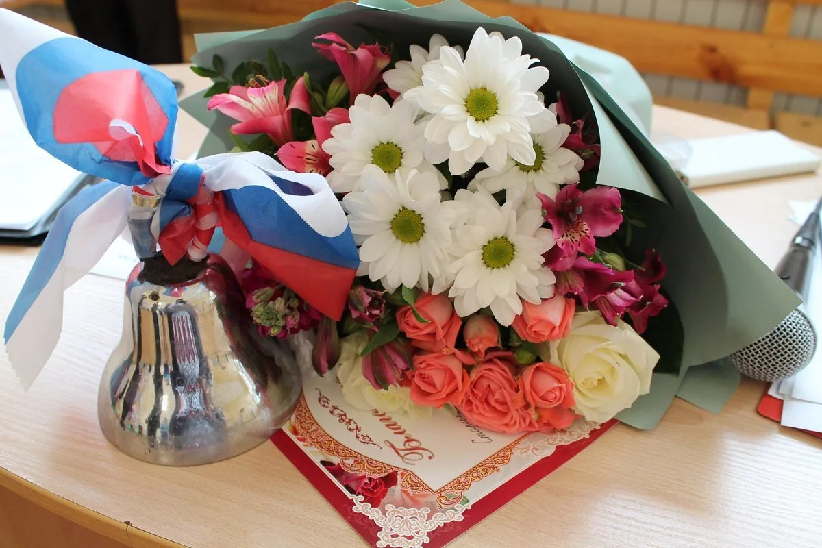 Дорогие выпускники Славяносербского муниципального округа! Уважаемые учителя и родители!