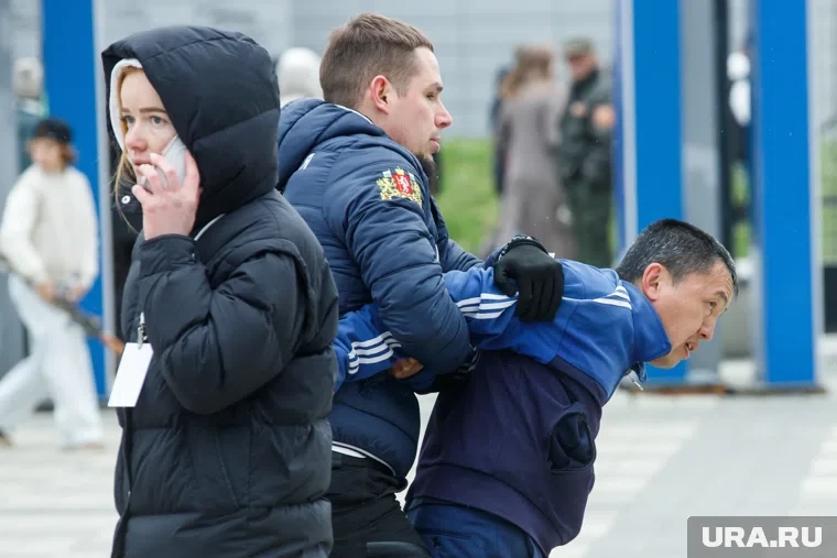 Мужчина, подбежавший к Паслеру 1 мая, хотел рассказать о проблемах Оренбургской области. Раньше губе