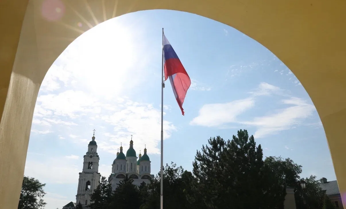 Уважаемые астраханцы! Поздравляю вас с Днем России!

Наша страна – это великая держава с богатейшей 