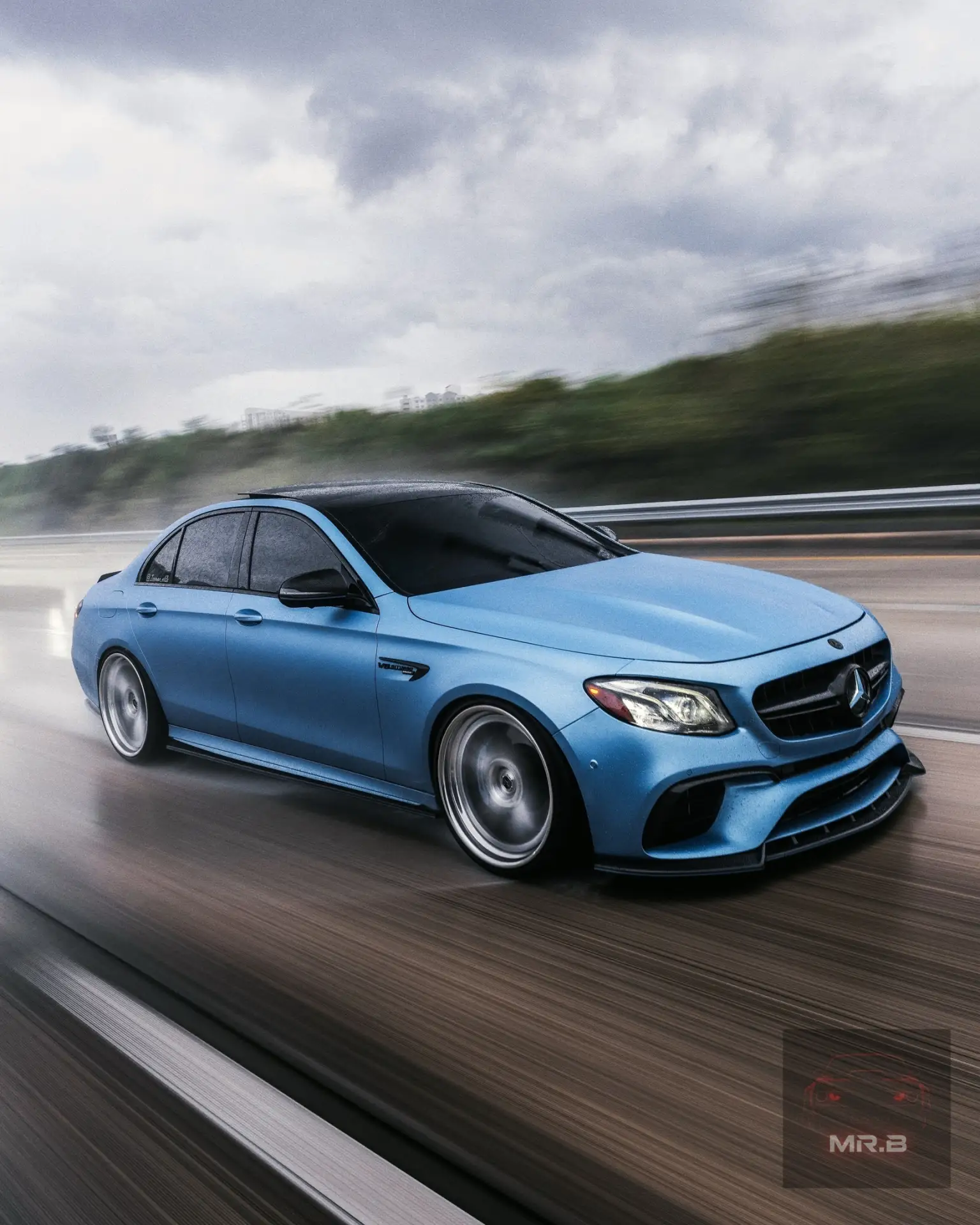 🧊 Mercedes E63 S на 710 сил с колёс

Седан из Майами оклеен в Satin Glacier Blue и настроен до 710 
