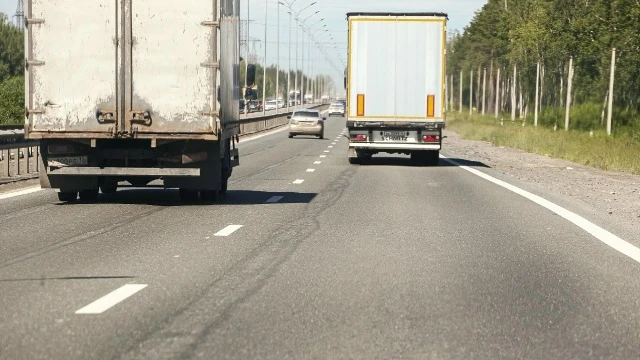 В Свердловской области из-за жаркой погоды ограничили движение большегрузов