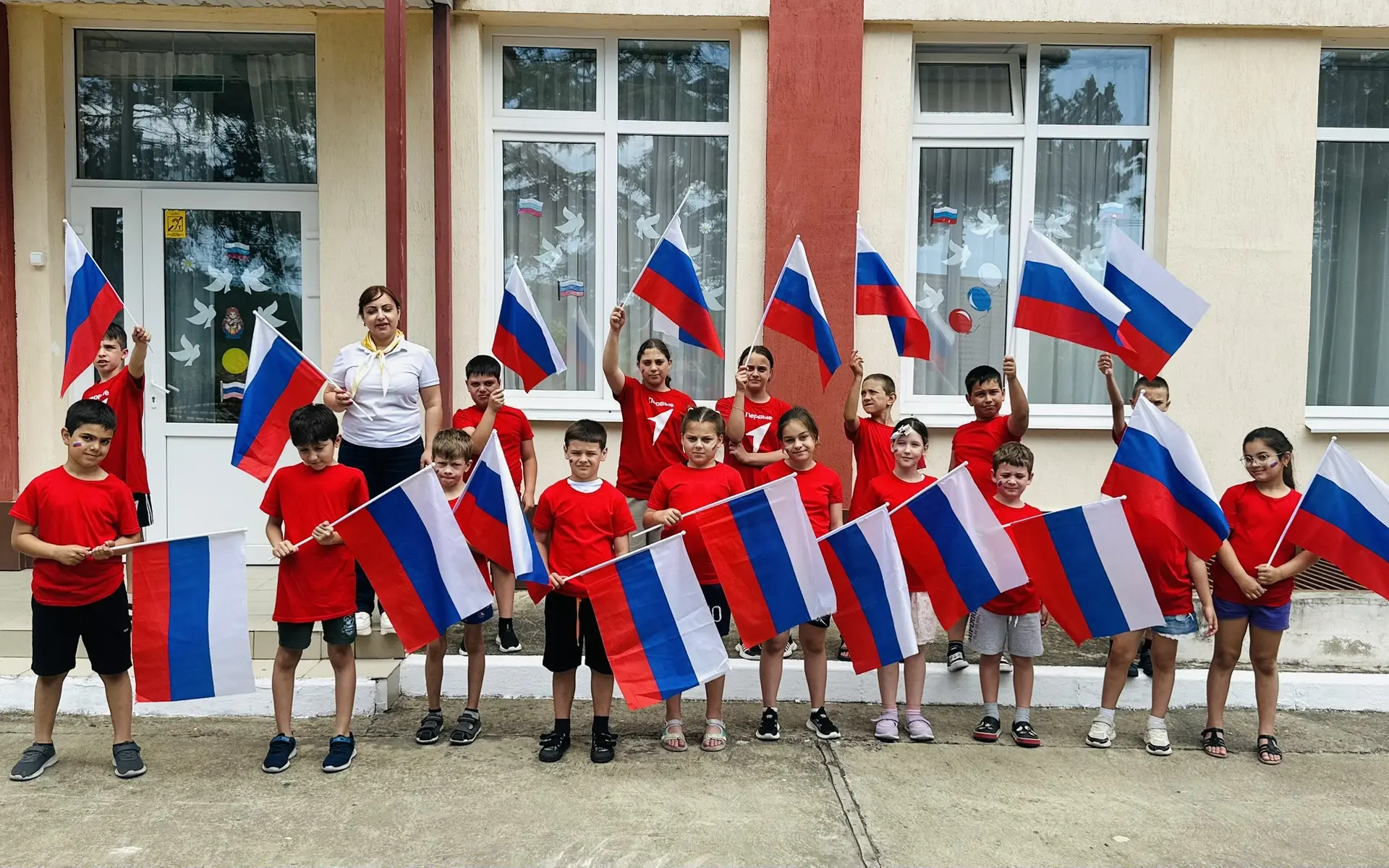 🇷🇺 ЛАГЕРЬ, ДЕНЬ 9: ДЕНЬ РОССИИ

Этот день мы посвятили нашей Родине! ❤️

Вот как это было:
✂️ Ребя
