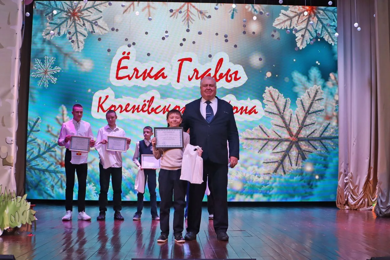 🌟🎄Красочный спектакль, фокусы, Дед Мороз...  всё это (и не только!) наблюдали наши ученики в РДК «Со