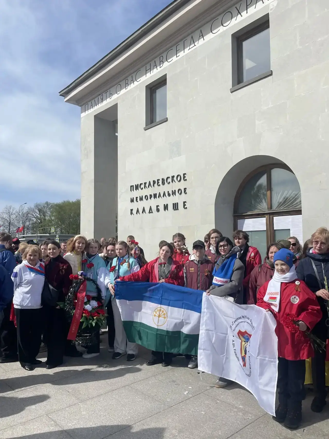 🔥 ГРАНИТ ПАМЯТИ: НАШИ ГОЛОСА НА ПИСКАРЁВСКОМ  Сегодня, 9 мая, в сердце Санкт-Петербурга на Пискарёвс