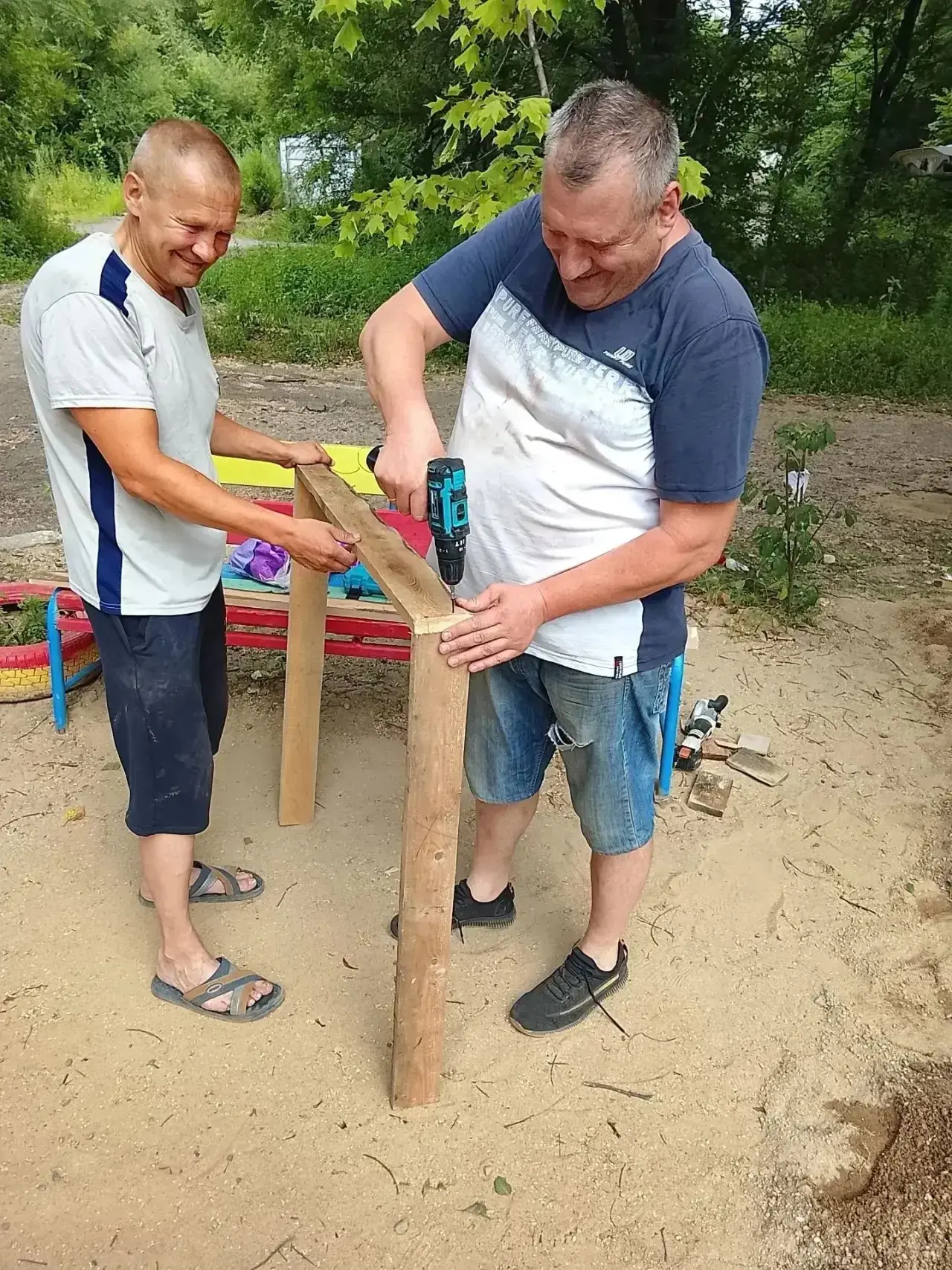 🏃‍♂️ Беги, играй, расти: В Биробиджане появилась новая точка притяжения! ❤️‍🔥

Двор — это не прост