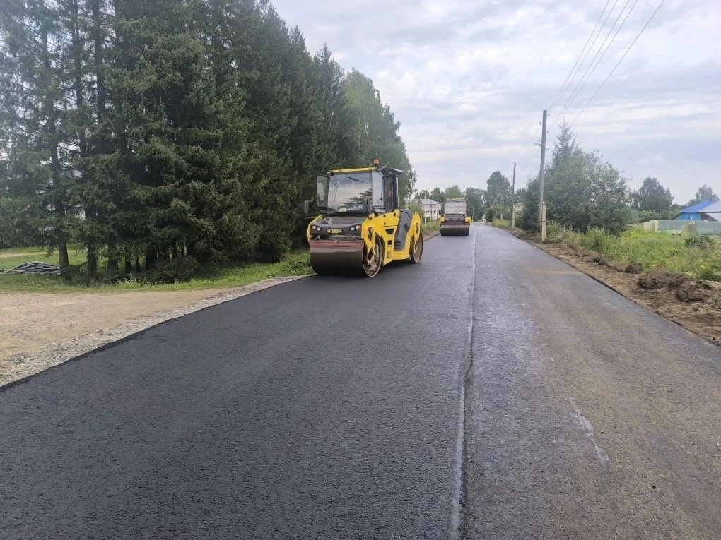 🚜В Оричевском муниципальном округе продолжаются работы по ремонту автодорог в рамках реализации «До