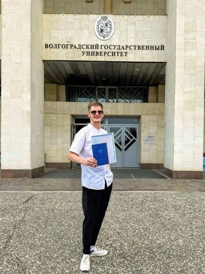 📸 Яков Ярмакович, с дипломом филолога!

Наш внештатный фотограф, который уже несколько лет снимает 