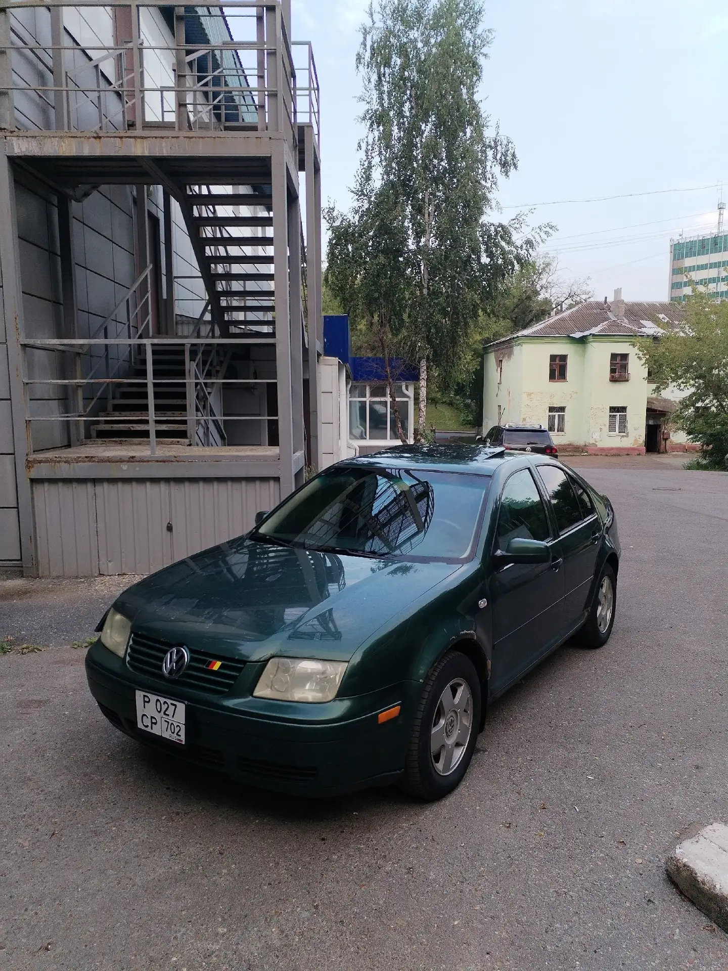 Автомобиль в нормальном состоянии для года и пробега. Сквозных дыр по кузову нет (кроме...