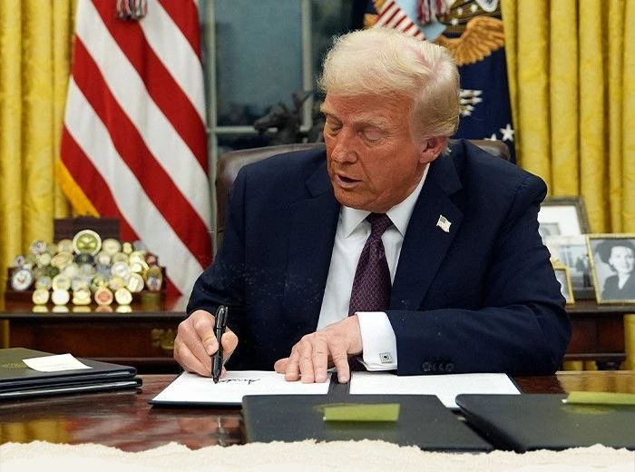 Федеральный суд заблокировал новый указ Трампа об ограничении гражданства по праву рожд...