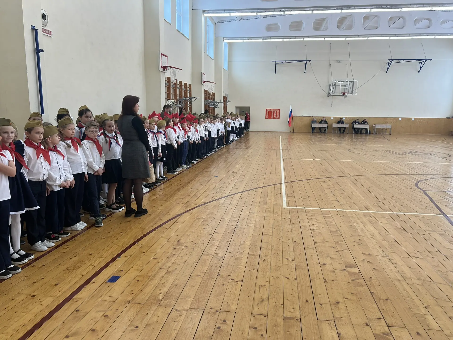 🇷🇺 Смотр строя и песни!  В единстве наша сила! 🇷🇺  Сегодня, 19 февраля, в нашем Центре образования п