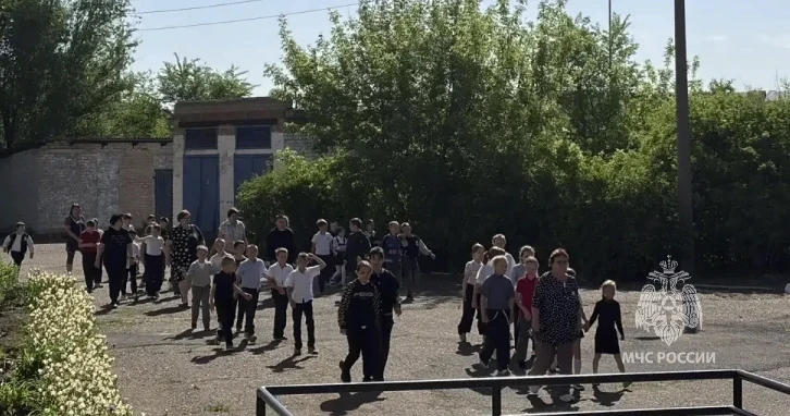 🧑‍🚒 Школьники Бузулукского района прошли инструктаж МЧС  #Про_Общество  Летние каникулы – время особ