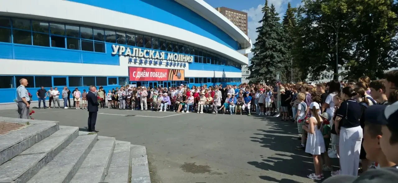 Сегодня, в День памяти и скорби, воспитанники нашей спортивной школы собрались у памятн...
