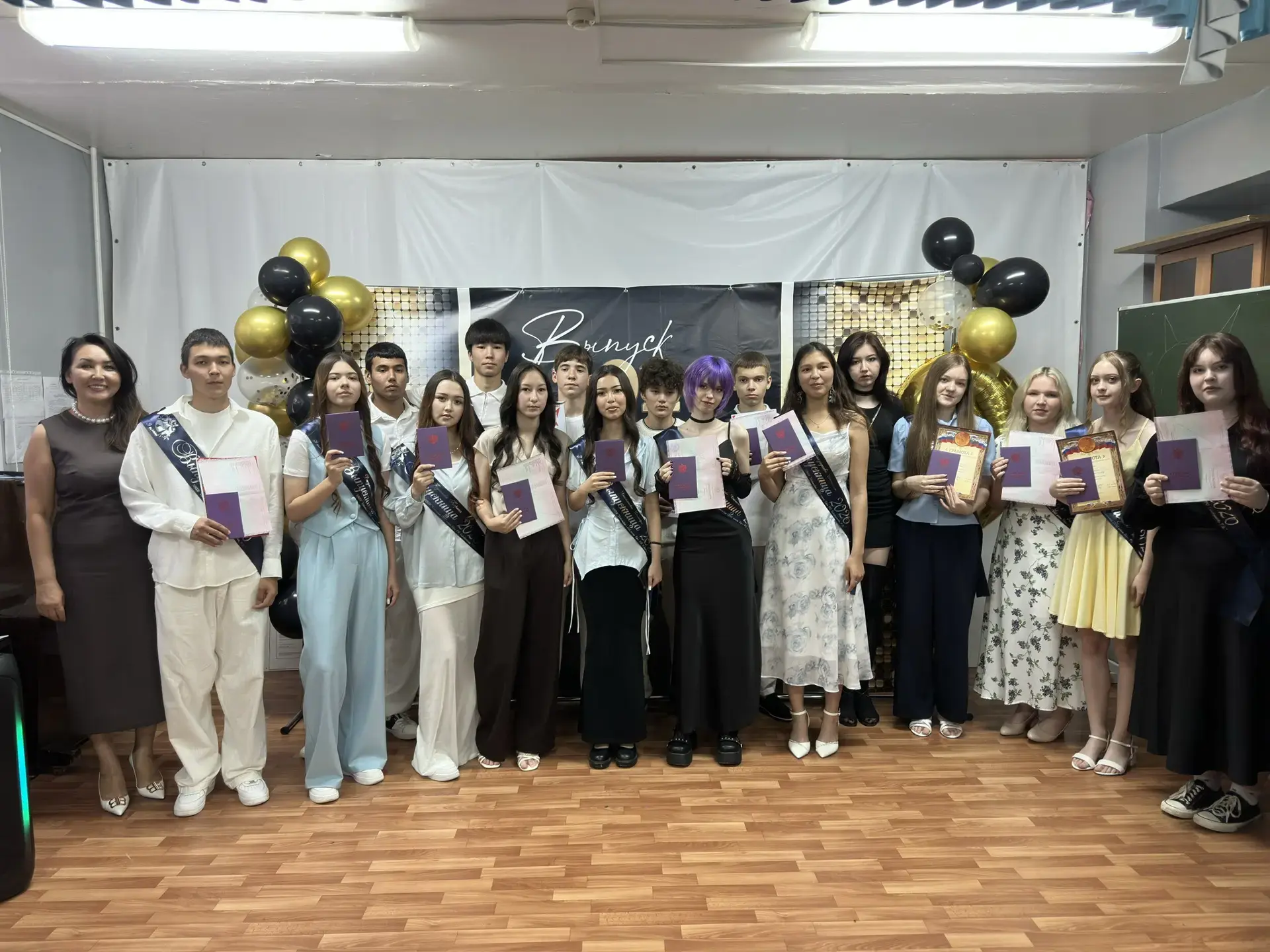 Прощай, школа, здравствуй, взрослая жизнь! 🎓🎉

Для наших девятиклассников наступил особенный день 