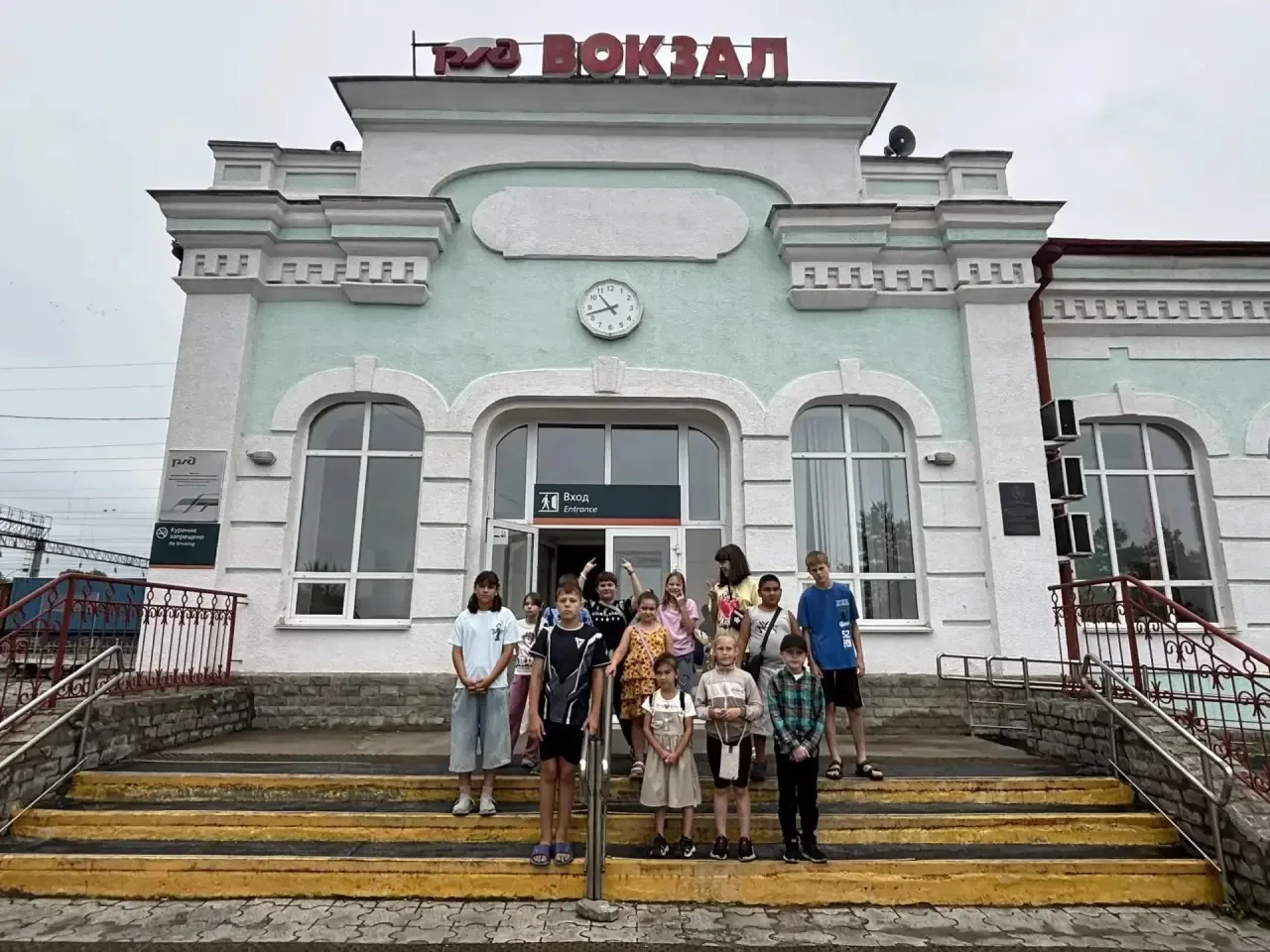 Сегодня наш пришкольный лагерь превратился в команду железнодорожников! Мы побывали на экскурсии, гд