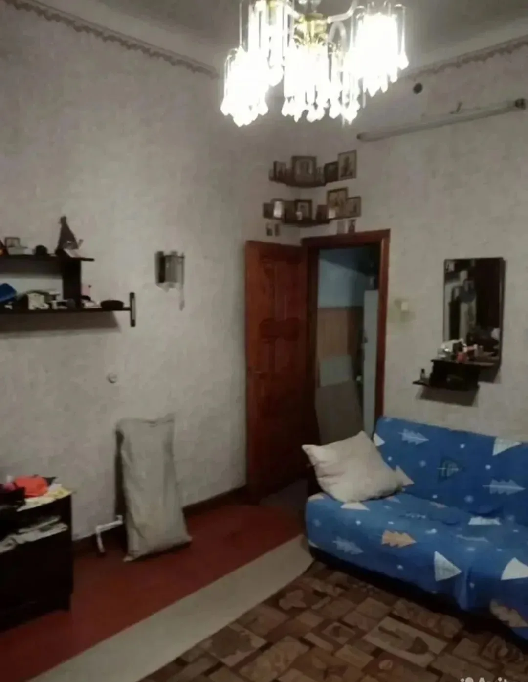 Здравствуйте. Продается квартира п. Кировский (сах.завод). 44 кв.м.Дом на 5 квартир, все удобства в 