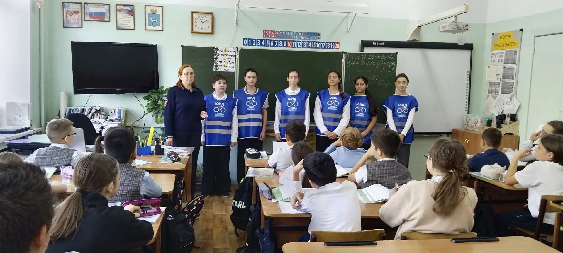 Отряд ЮИД " Агенты дорожной безопасности" совместно с инспектором отдела полка ДПС в ра...