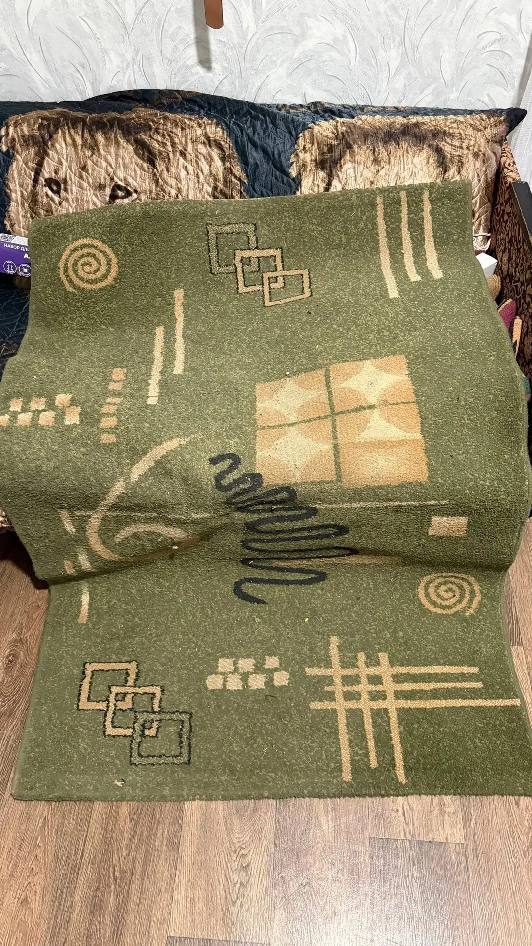 Продам ковры, зеленый 100х150,