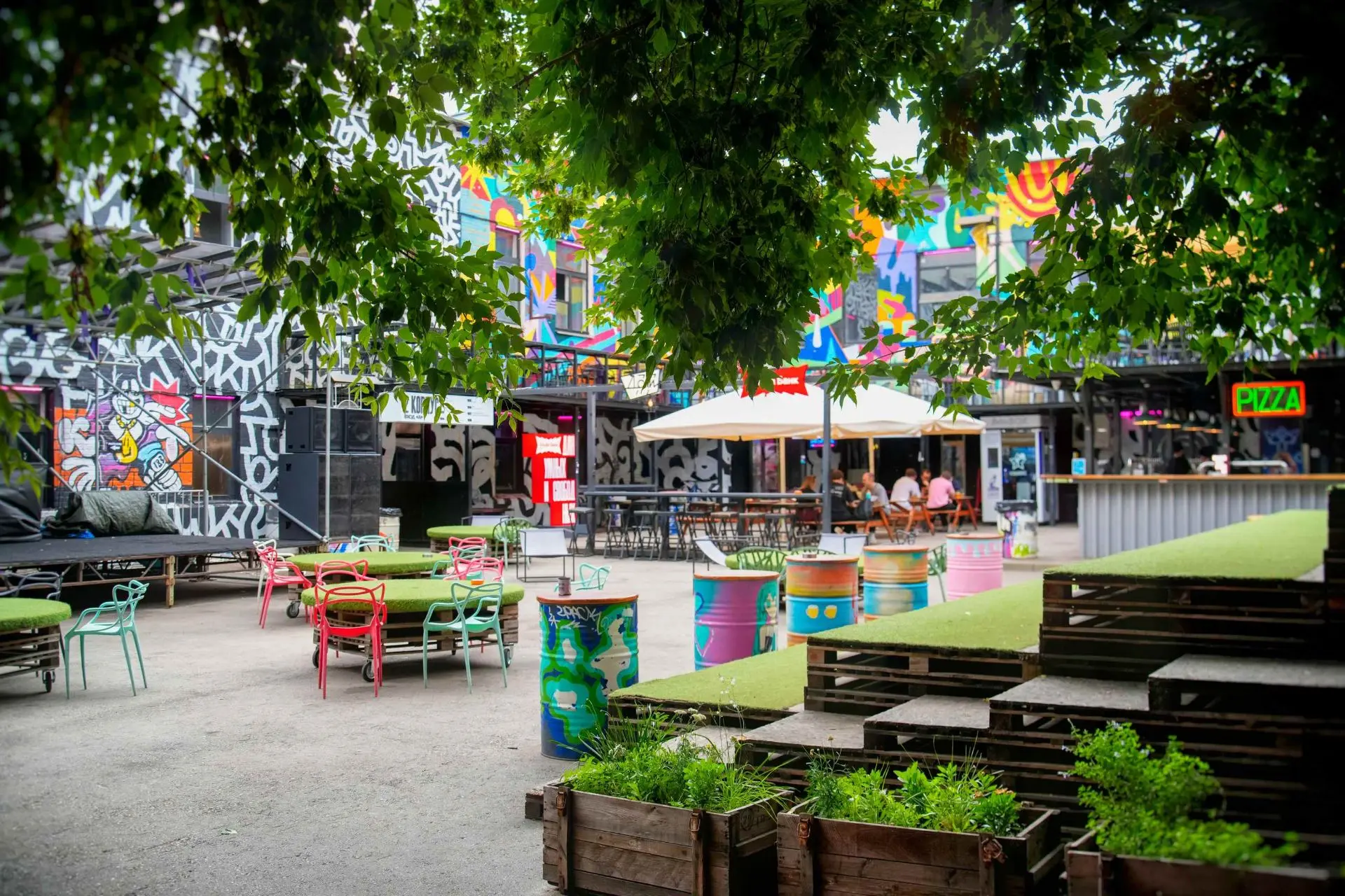 Подборка самарских летников 👇

☀️ Турбаза Ветерок
📍 Куйбышева, 96
Посмотреть по карте

☀️ Вечно мо