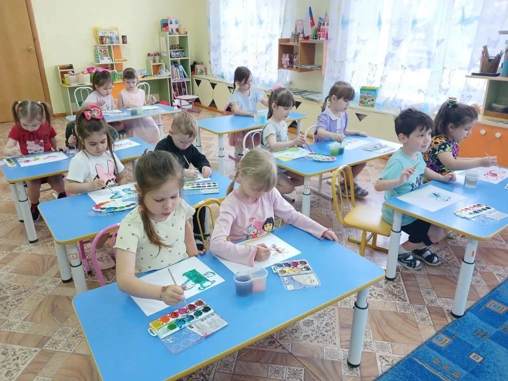 В старшей группе «Солнышко»☀️ прошло увлекательное занятие по изобразительной деятельности🖌️. 
Ребя
